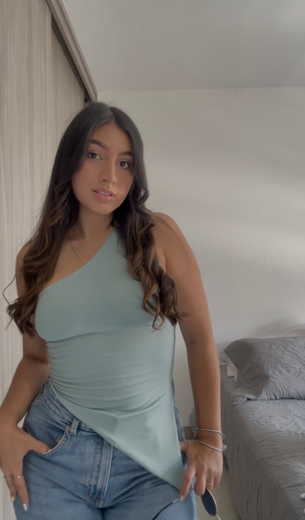Blusa una manga corte diagonal